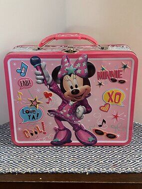 Disney Minnie Mouse tin "Minnie's A Star" lunch box 7.5" x 6", EUC